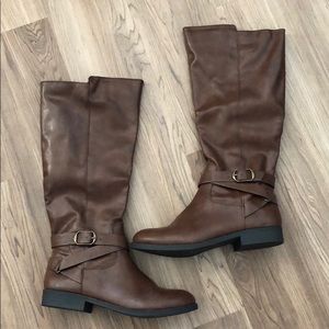 🆕 Madixe Women boot, Brand new with box
